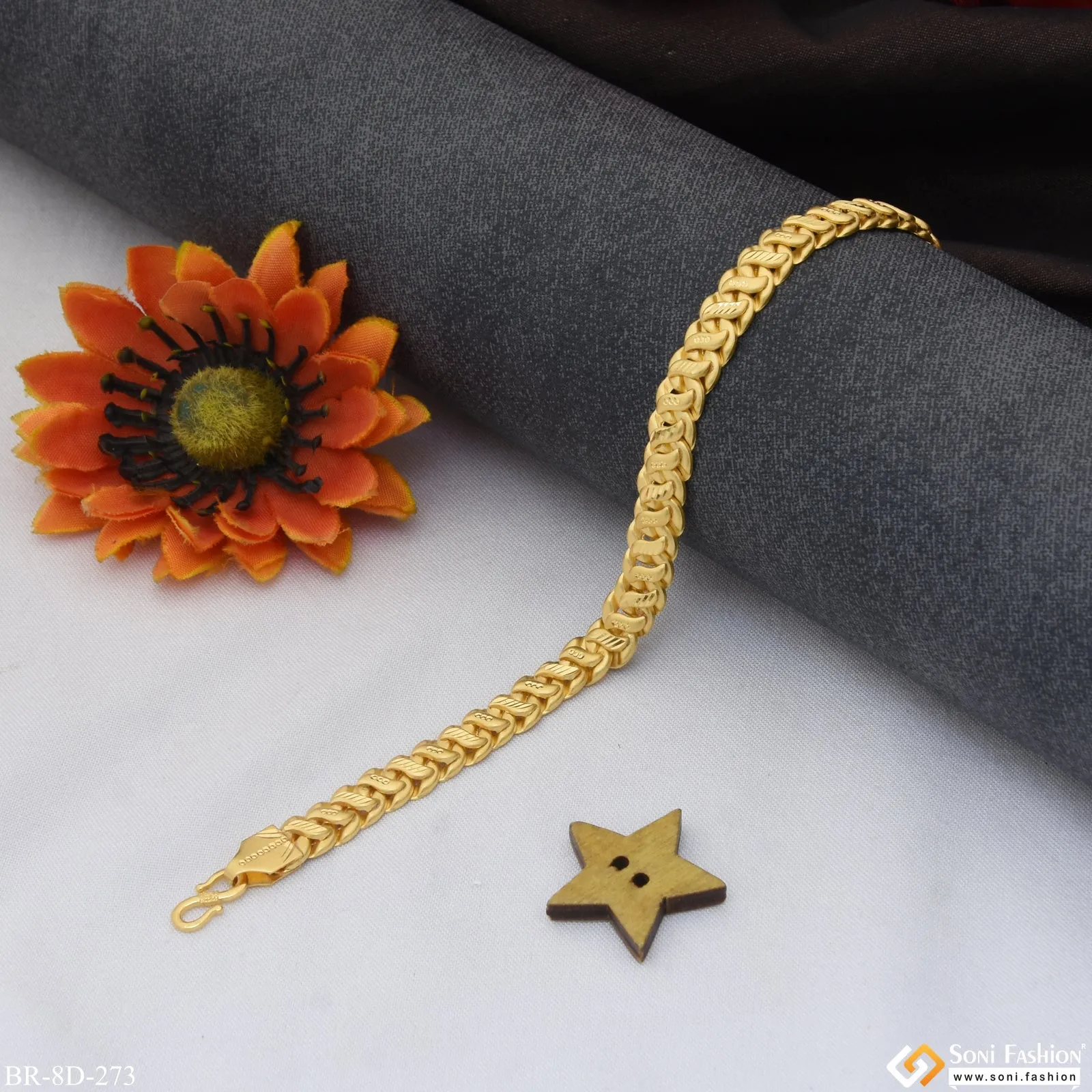 Latest Design High-Quality Gold Plated Pokal Bracelet for Men - Style D273