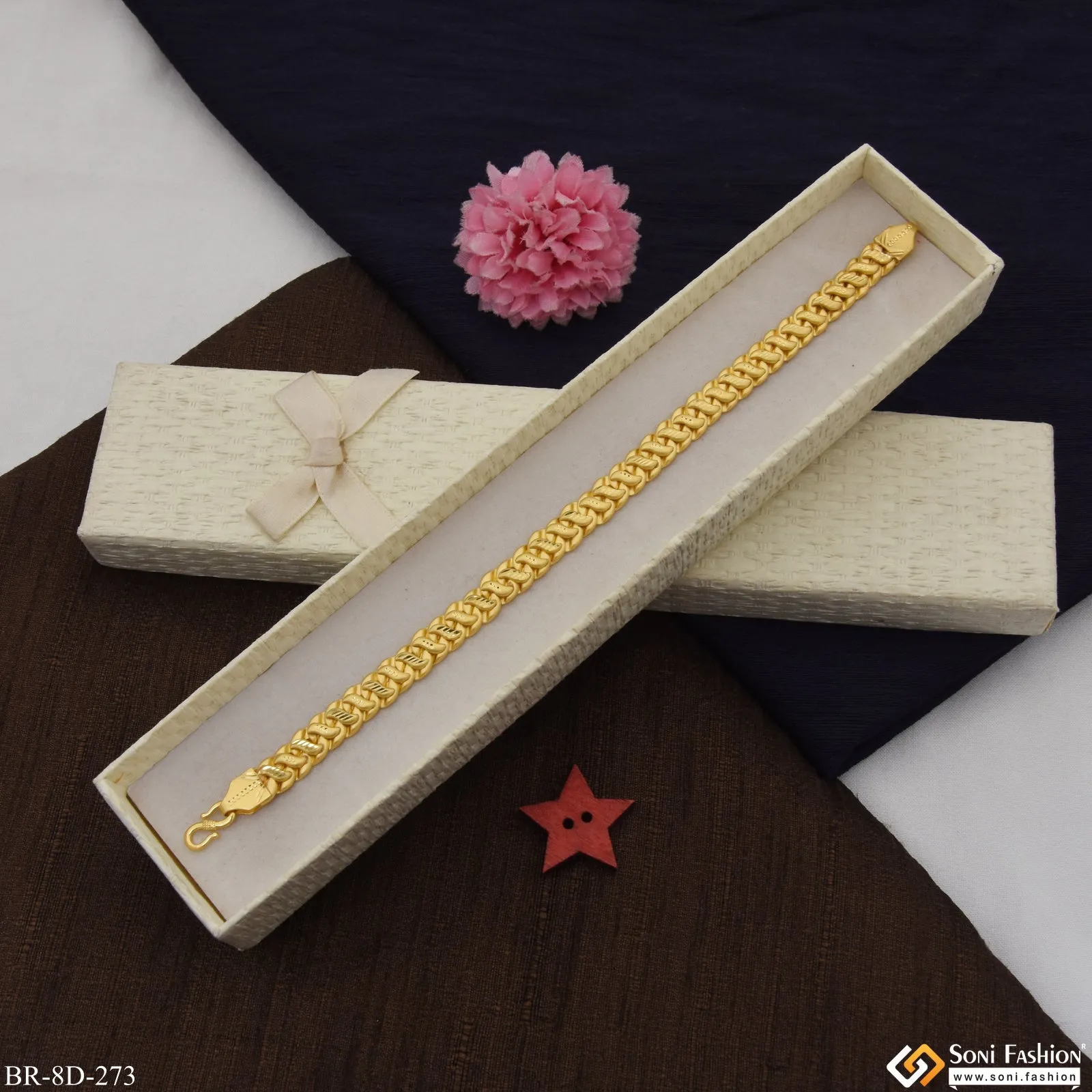 Latest Design High-Quality Gold Plated Pokal Bracelet for Men - Style D273